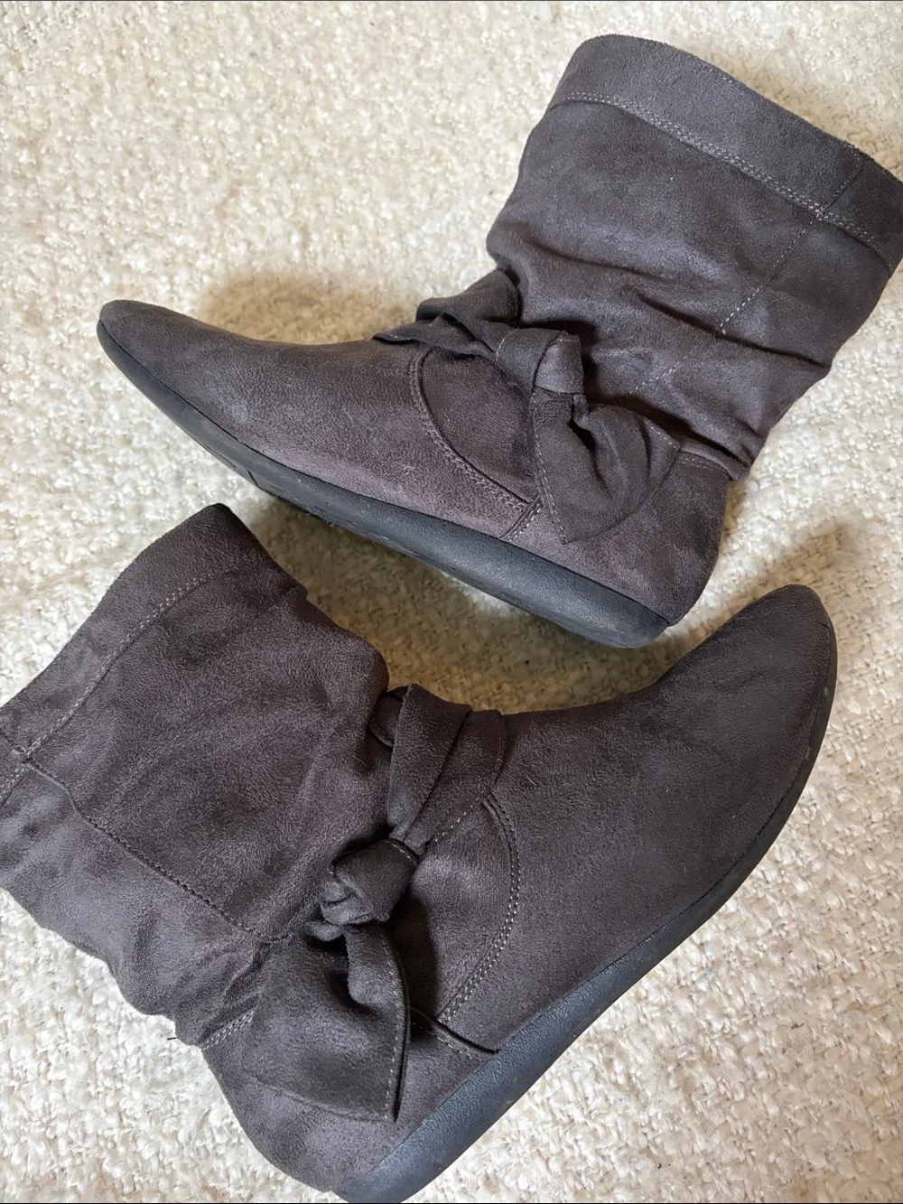 🎀 REPORT WOMENS SIZE 8 GRAY SUEDED BOOTIES
